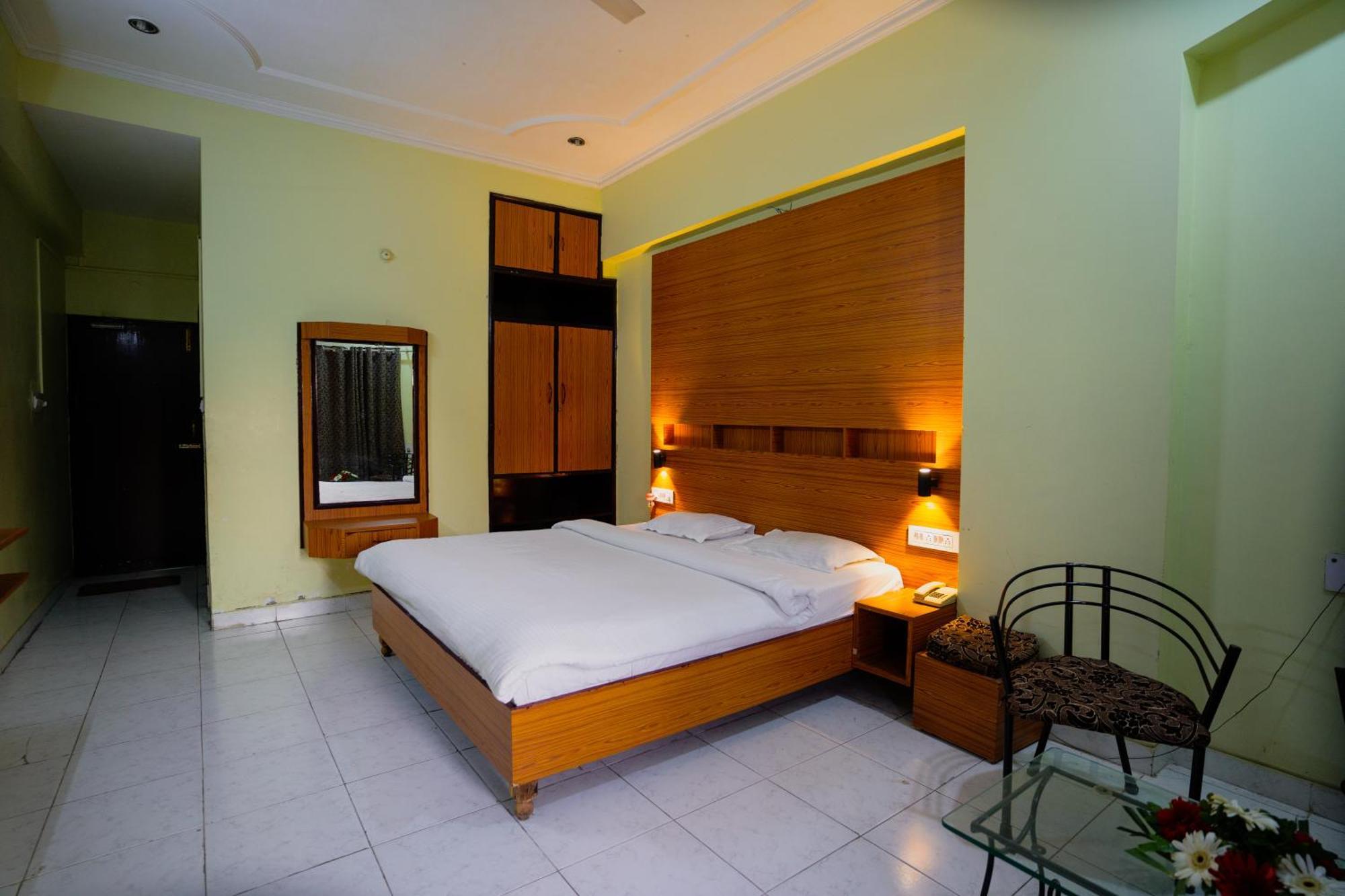 Hotel Girdhar Mahal Indore Exterior photo