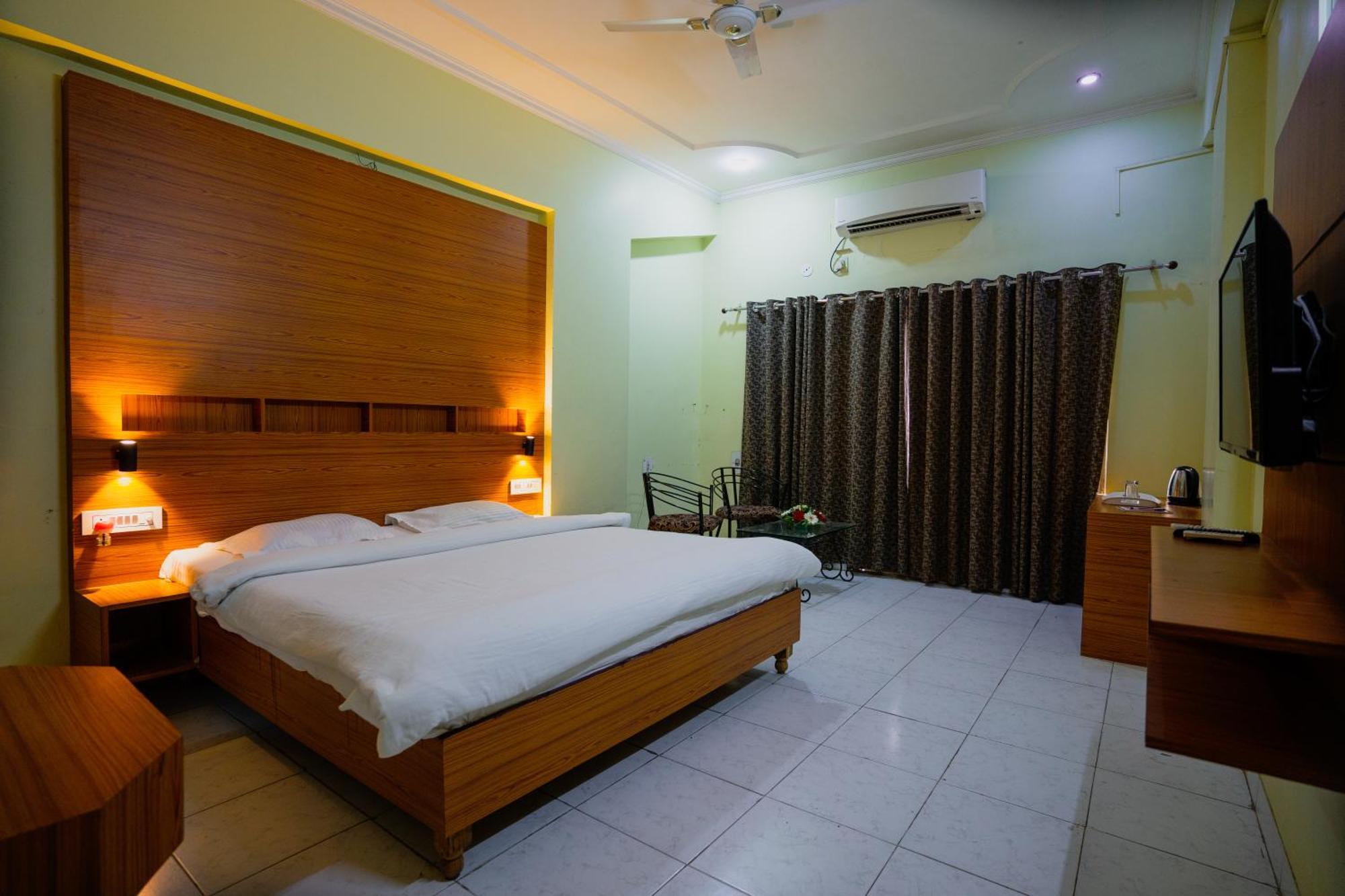 Hotel Girdhar Mahal Indore Exterior photo