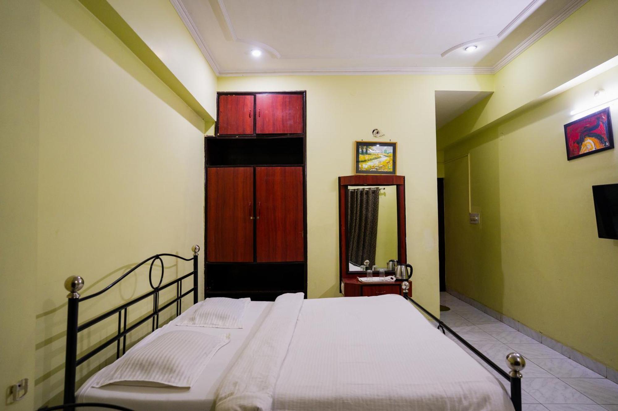 Hotel Girdhar Mahal Indore Exterior photo