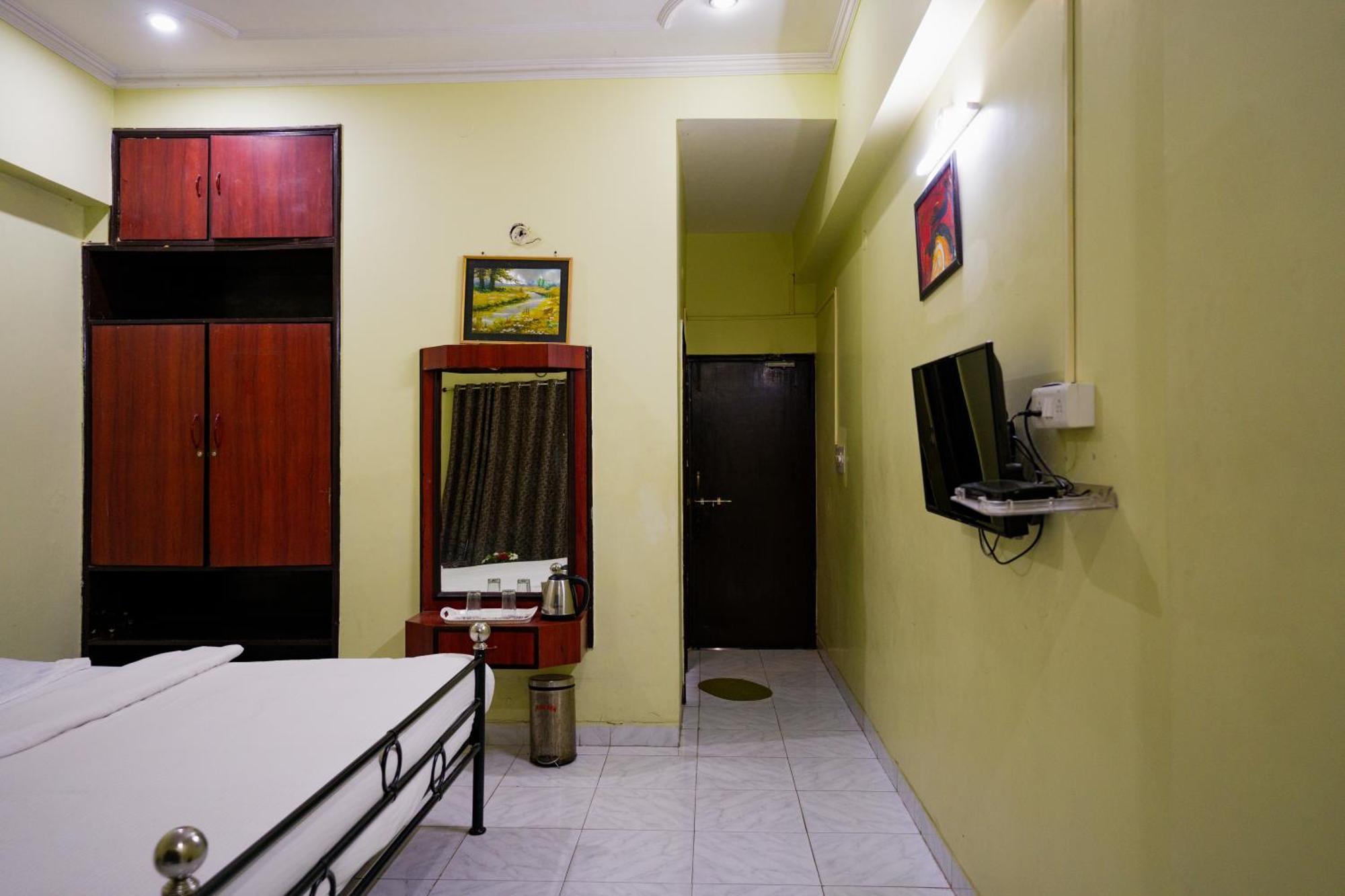 Hotel Girdhar Mahal Indore Exterior photo
