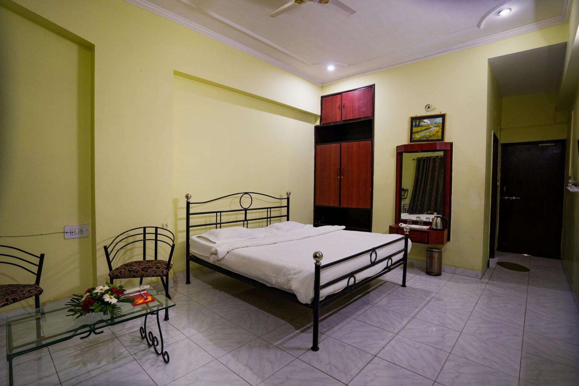 Hotel Girdhar Mahal Indore Exterior photo