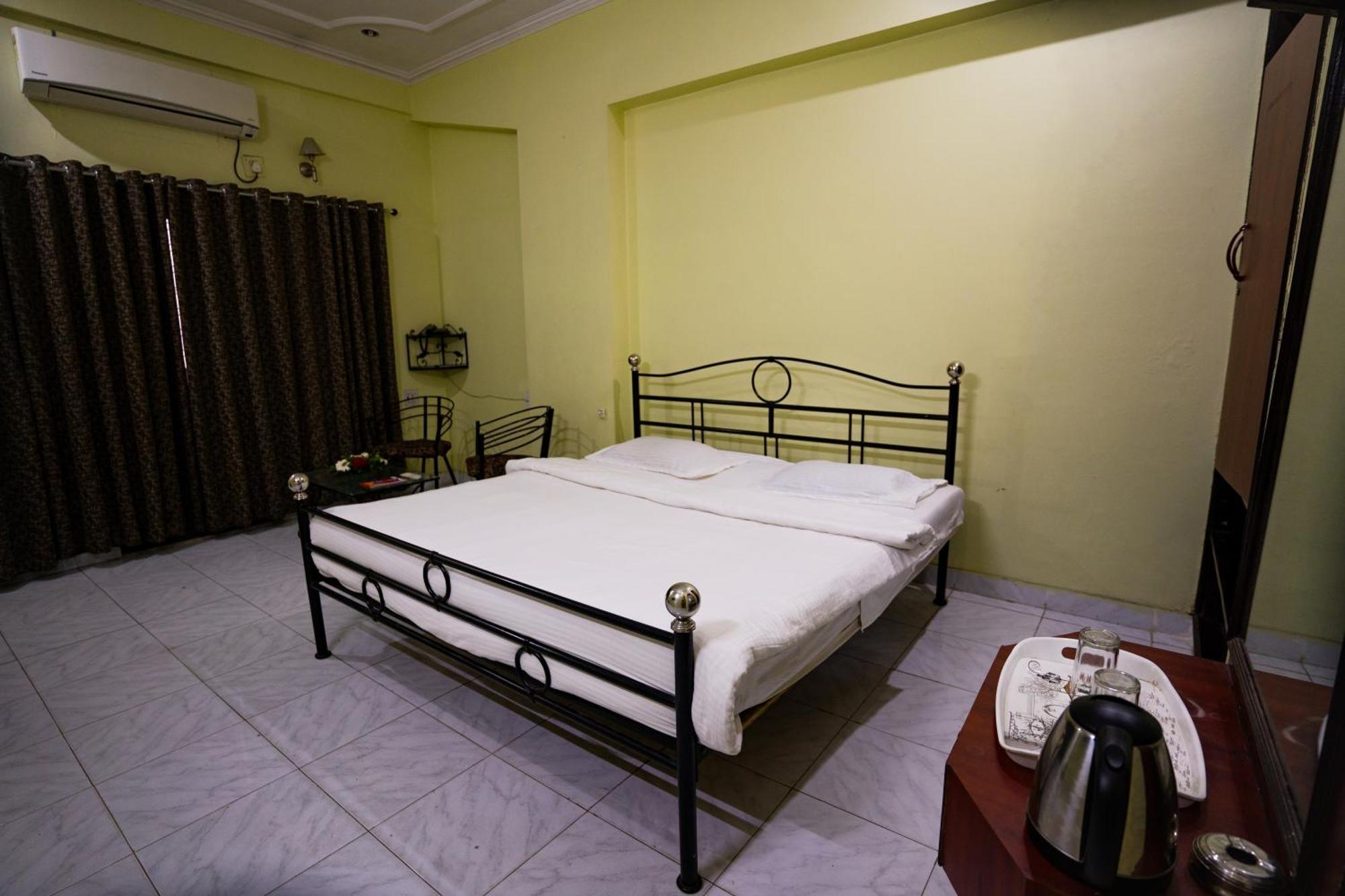 Hotel Girdhar Mahal Indore Exterior photo