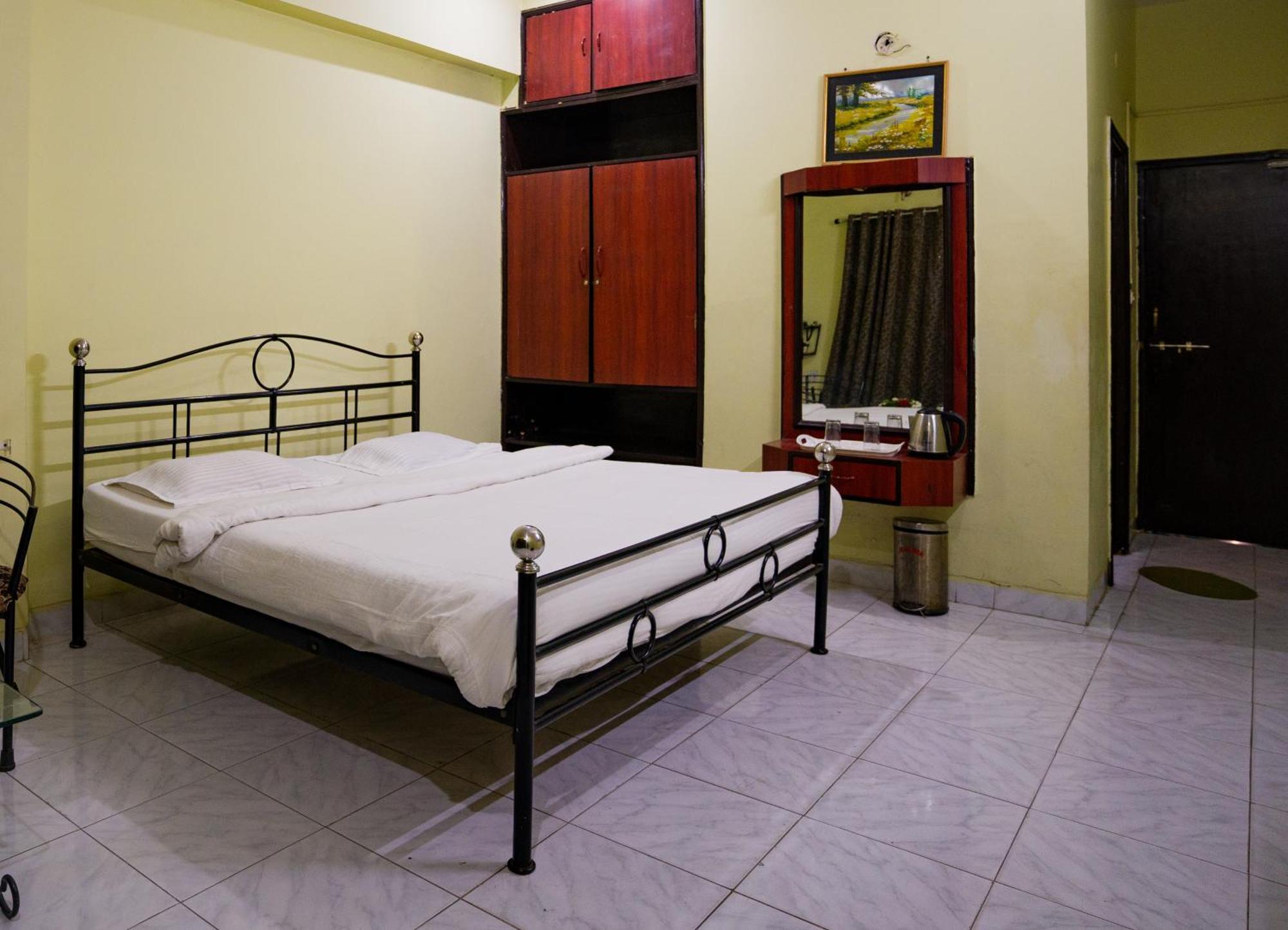 Hotel Girdhar Mahal Indore Exterior photo