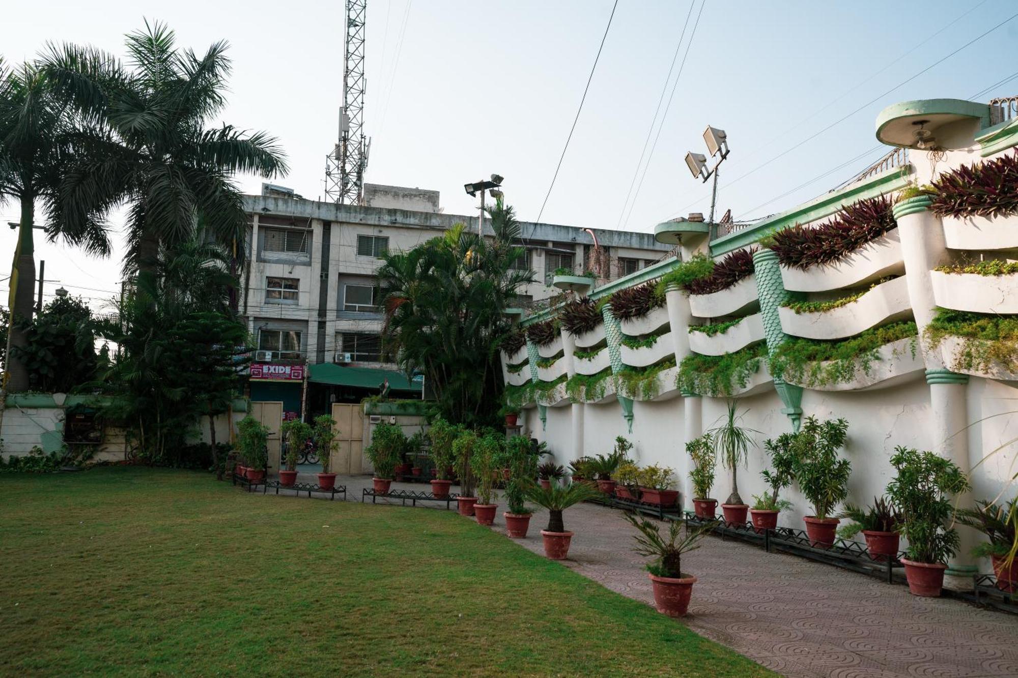 Hotel Girdhar Mahal Indore Exterior photo